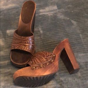 Women’s size 11 wood and leather platform mule